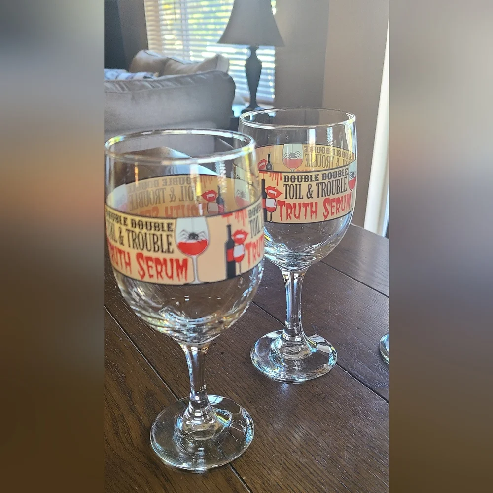 Four Halloween wine glasses no chips.
